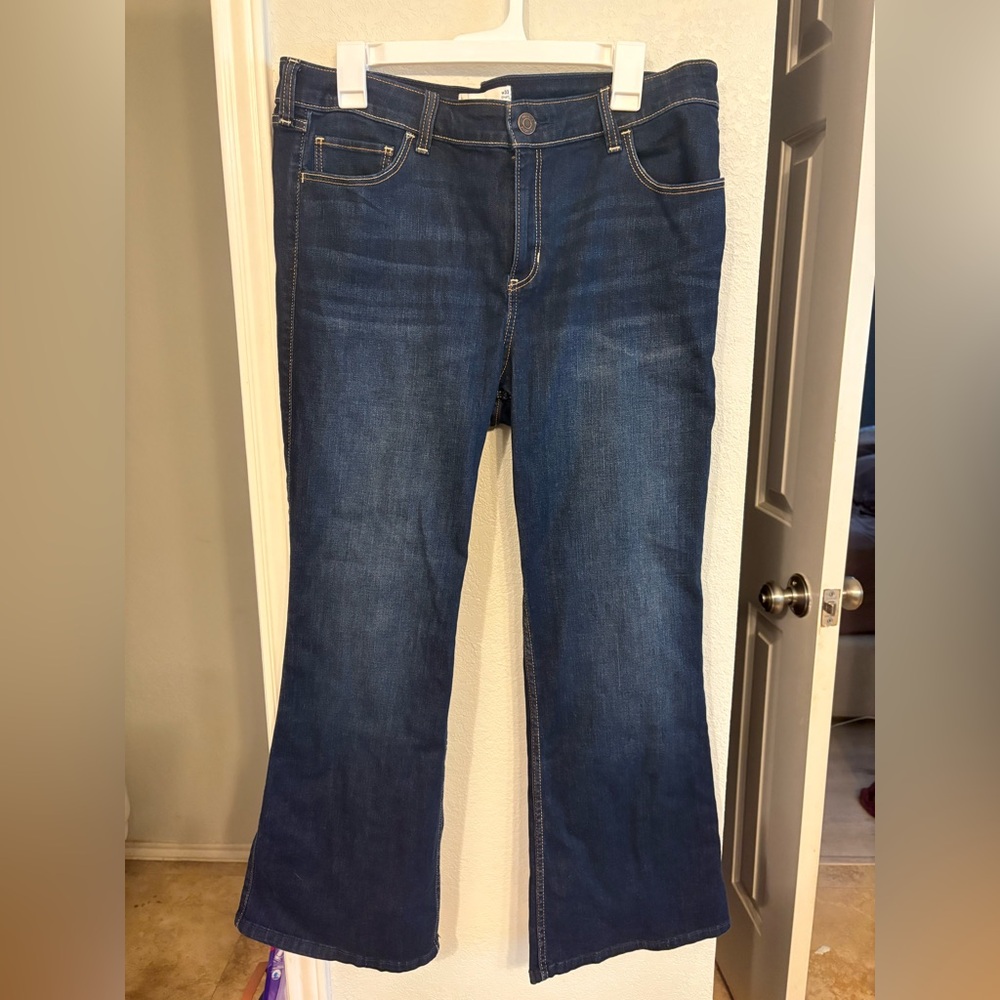 16 SHORT NWT Mid rise dark wash Hollister boot cut jeans